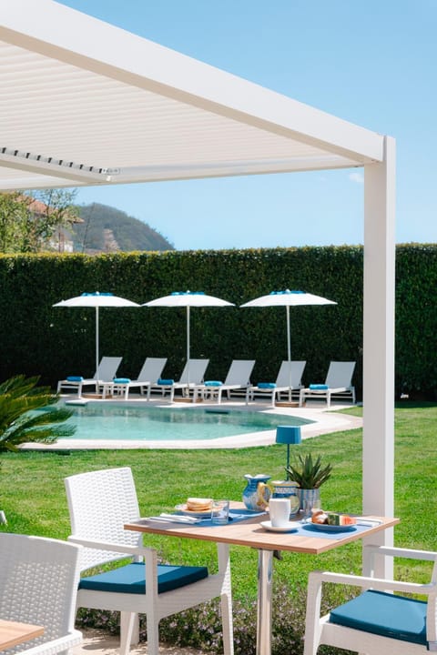 Restaurant/places to eat, Swimming pool
