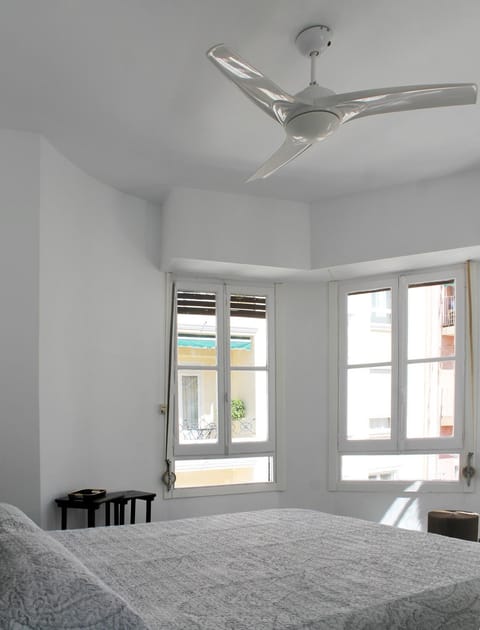 Bed, Bedroom, fireplace