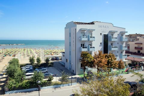 Garden view, Street view