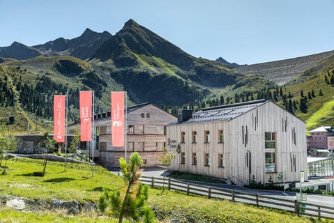 Property building, Facade/entrance, Summer, Mountain view