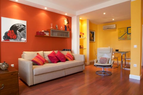 Bed, Living room
