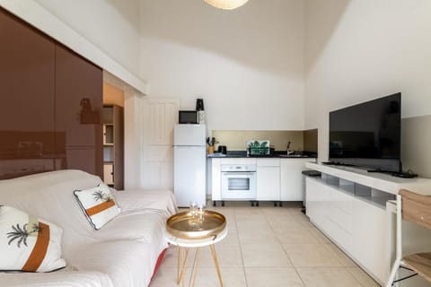 Communal lounge/ TV room, Kitchen or kitchenette, Living room, Seating area