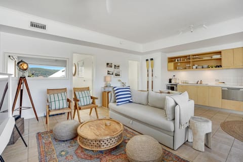 Kitchen or kitchenette, Living room, Seating area