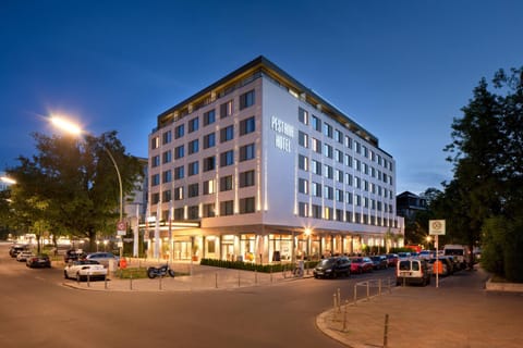 Property building, Facade/entrance, Night