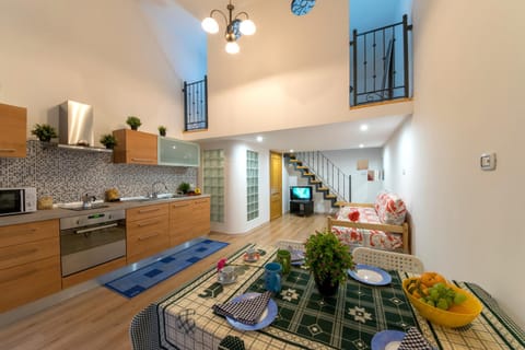 Kitchen or kitchenette, Seating area, Dining area
