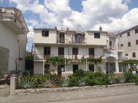 Property building, Facade/entrance, Street view, Location