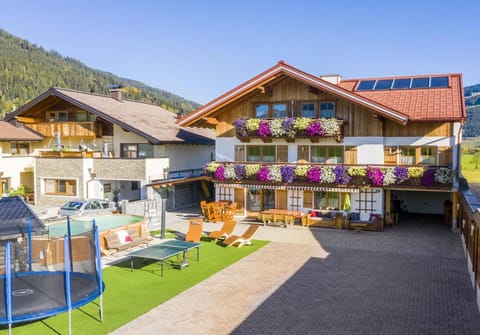 Facade/entrance, Spring, Activities, Summer, Children play ground, Garden, Table tennis, Balcony/Terrace, Autumn, Garden view