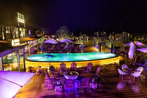 Night, Lounge or bar, Pets, Lake view, Mountain view, Pool view