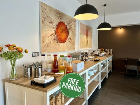Restaurant/places to eat, Breakfast, Buffet breakfast, Drinks