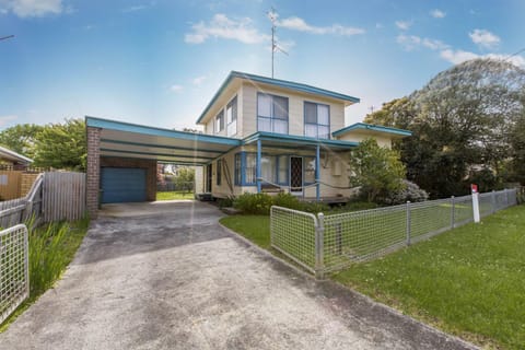 Property building, Facade/entrance, Garden