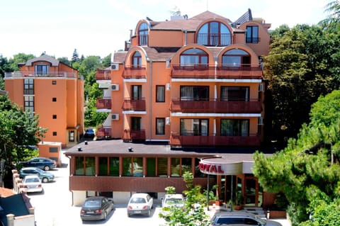 Property building, Facade/entrance, Bird's eye view