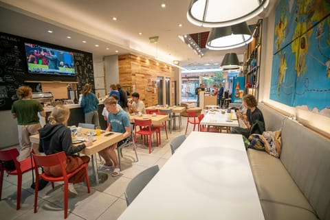 People, TV and multimedia, Breakfast, Buffet breakfast