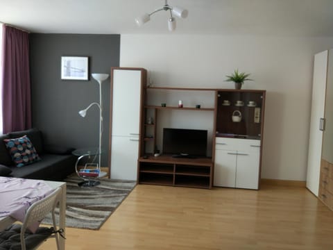 Day, Photo of the whole room, Decorative detail, Decorative detail