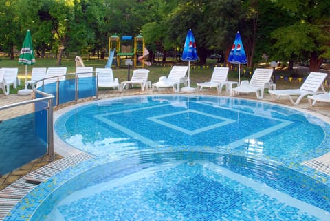 Swimming pool, Swimming pool