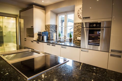 Kitchen or kitchenette, Communal kitchen, kitchen