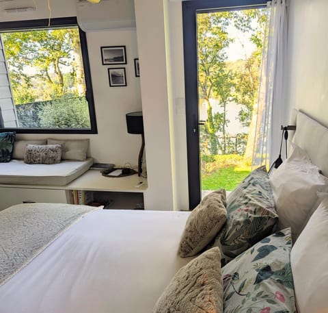 Garden view, River view, River view