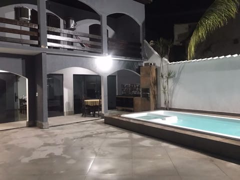 Linda casa com piscina de frente para Praia Grande em Arraial do Cabo-Rj House in State of Rio de Janeiro