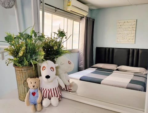 Bed, Photo of the whole room, Decorative detail, Bedroom