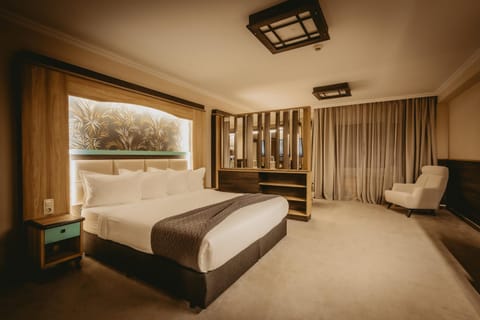 Bed, Photo of the whole room, Seating area, Bedroom