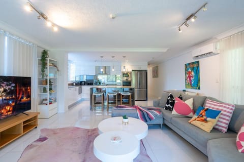 Communal lounge/ TV room, TV and multimedia, Living room