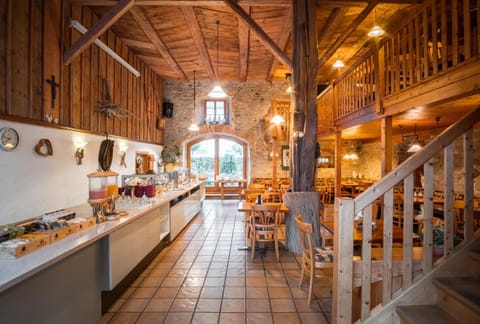 Property building, Restaurant/places to eat, Food and drinks, Food, Breakfast