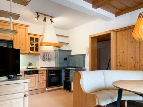 Dining area, kitchen