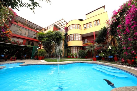 Property building, Day, Garden, Garden view, Swimming pool, Swimming pool