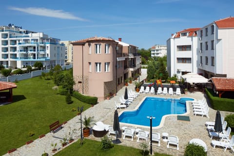 Property building, Patio, BBQ facilities, Garden, Balcony/Terrace, Lobby or reception, Pool view, Street view, Swimming pool, Drinks, Alcoholic drinks, Non alcoholic drinks