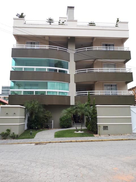 Facade/entrance, View (from property/room)