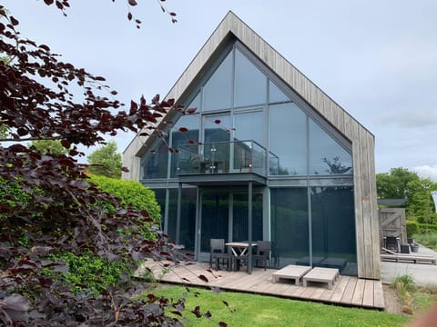 Property building, Day, Garden, View (from property/room), Balcony/Terrace, Garden view