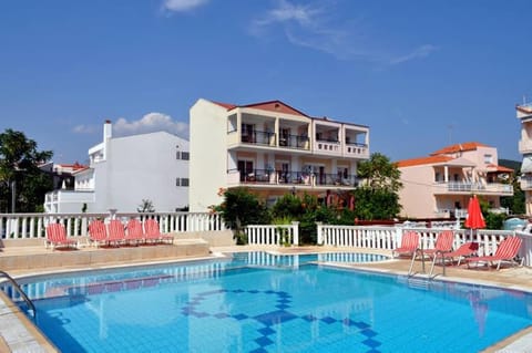 Property building, Day, Swimming pool