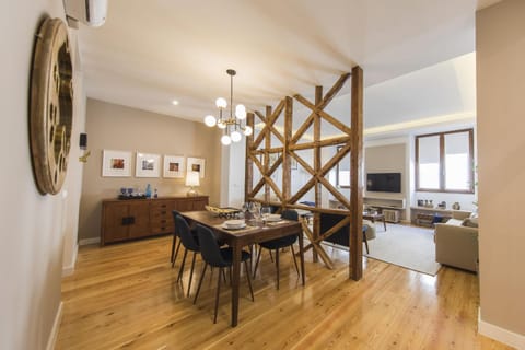Communal lounge/ TV room, Photo of the whole room, Decorative detail, Dining area