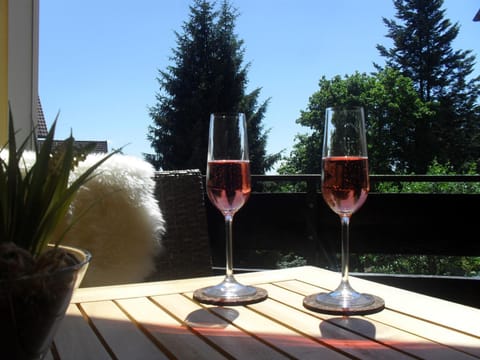 View (from property/room), Balcony/Terrace, Garden view