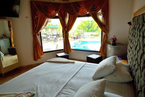 Bed, View (from property/room), Bedroom