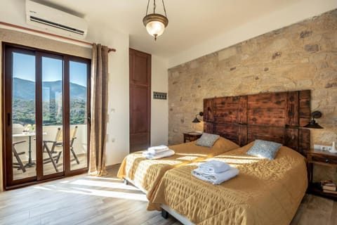 Bed, Natural landscape, Photo of the whole room, Bedroom, Mountain view, towels, air conditioner