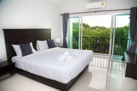 Bed, View (from property/room), Balcony/Terrace, Photo of the whole room, Bedroom, air conditioner