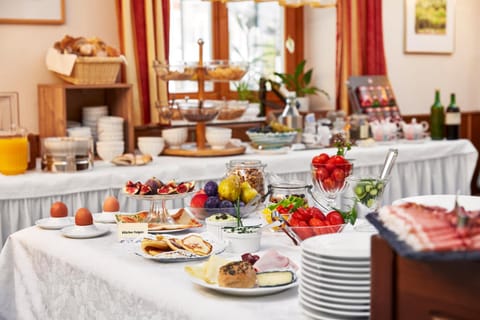 Restaurant/places to eat, Breakfast, Buffet breakfast