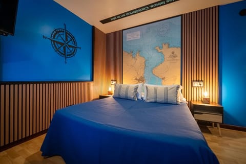 Bed, Photo of the whole room, Decorative detail, Bedroom