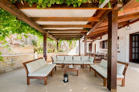 Patio, Day, Balcony/Terrace, Seating area