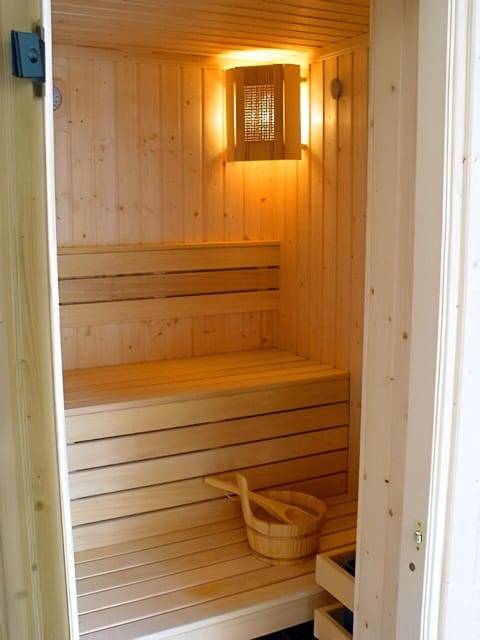 Sauna, Spa and wellness centre/facilities, Decorative detail