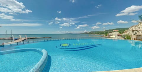 Day, Swimming pool