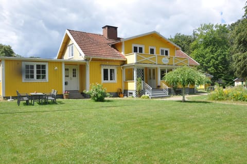 Facade/entrance, Summer, Garden view