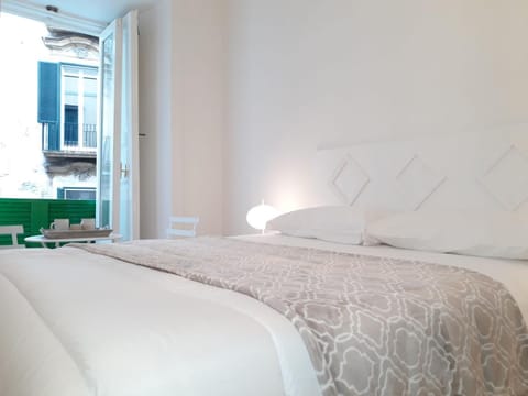 Bedroom, Street view