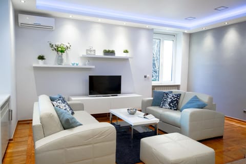 TV and multimedia, Living room, Photo of the whole room, Seating area