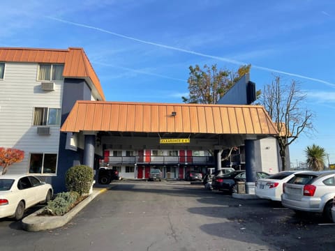 Portland Inn Hotel in Vancouver