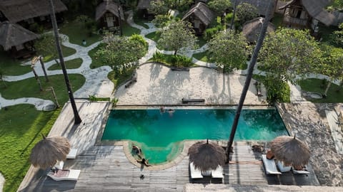 Property building, Day, Swimming pool