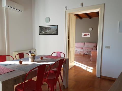 Seating area, Dining area