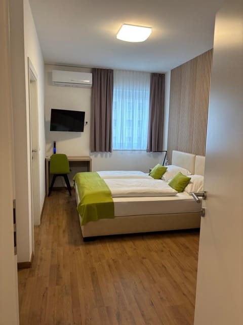 TV and multimedia, Bedroom, air conditioner
