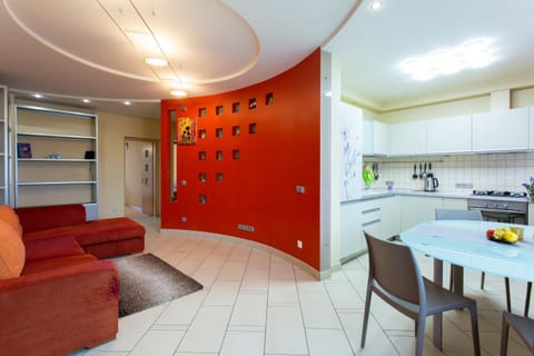 Seating area, Dining area