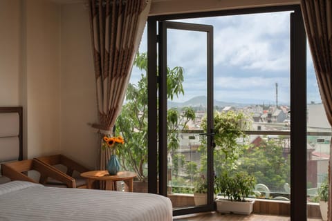 View (from property/room), Balcony/Terrace, Decorative detail